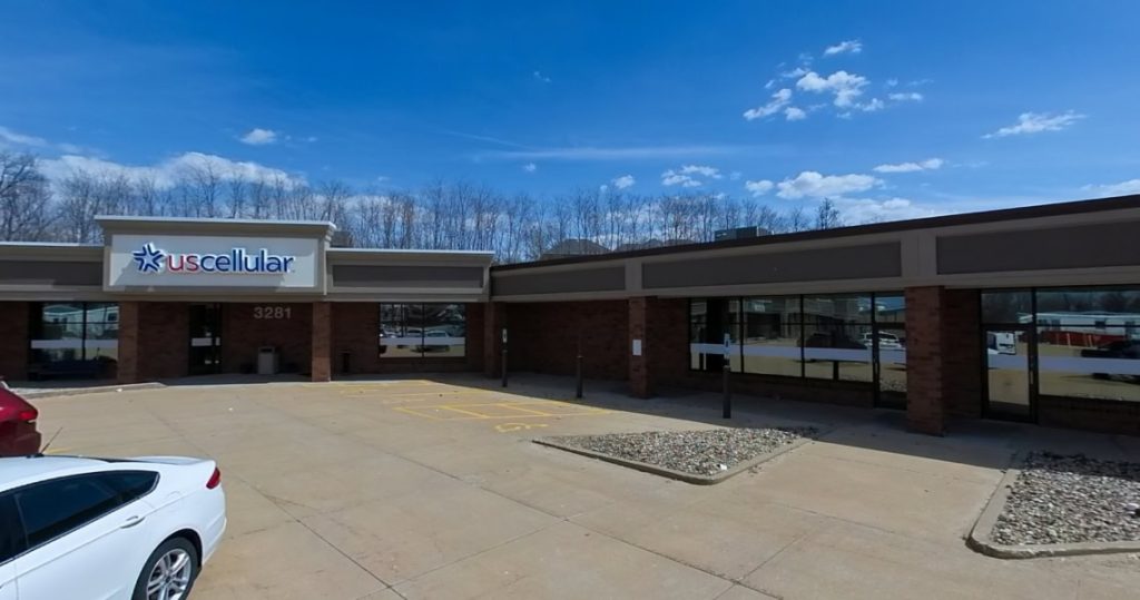 The UScellular store at 3281 Armar Drive features a large parking lot in front, including a designated accessible parking space. The sky is clear with some clouds.